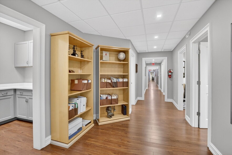 More Photos Of 100 SE 6th St, Fort Lauderdale Office For Lease