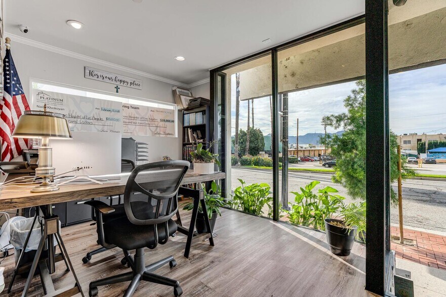 More Photos Of 910 S Glenoaks Blvd, Burbank Storefront Retail Office For Sale