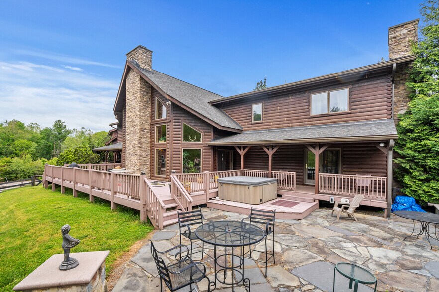 More Photos Of 11501 Popes Head Rd, Fairfax Garden Center For Sale