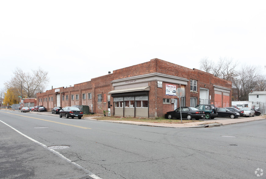 Primary Photo Of 709 Windsor St, Hartford Auto Repair For Lease