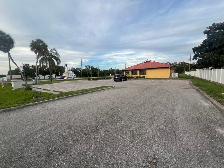 More Photos Of 2901 Us-301, Ellenton Medical For Lease