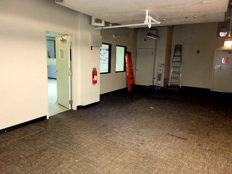 More Photos Of 1110 W 35th St, Chicago Office For Sale