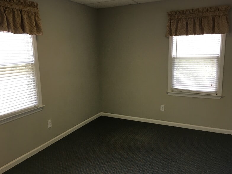 More Photos Of 2225 Ashley Crossing Dr, Charleston Office Residential For Lease