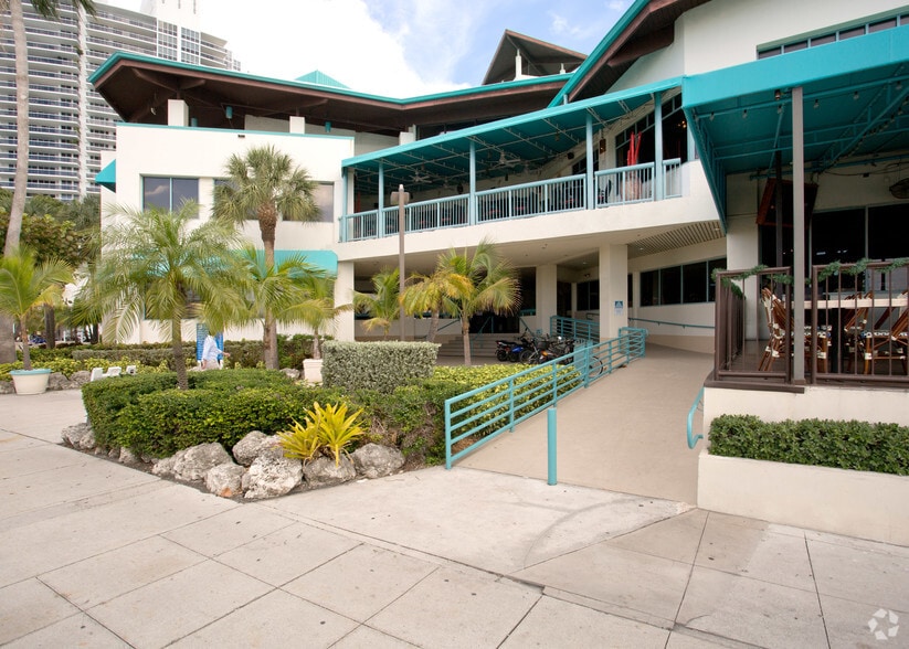 More Photos Of 300 Alton Rd, Miami Beach Office For Lease