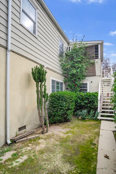 More Photos Of 2907 W Riverside Dr, Burbank Apartments For Sale