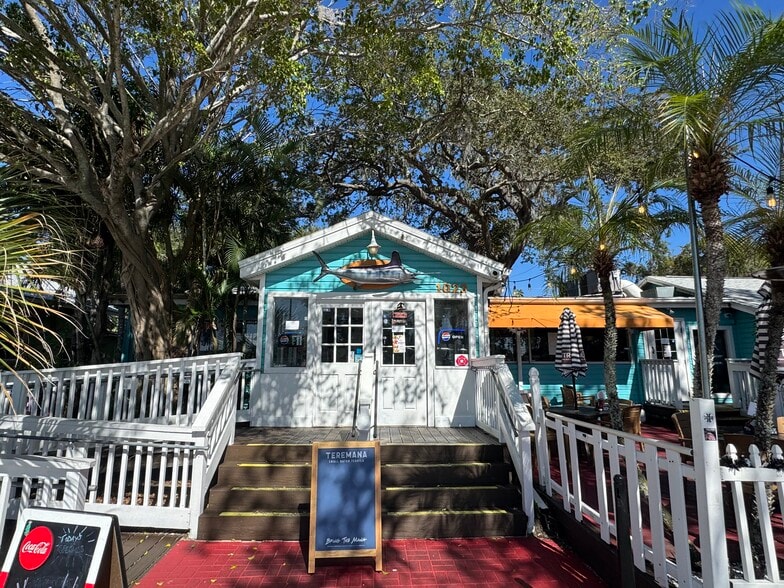 More Photos Of 1023 Florida Ave, Palm Harbor Freestanding For Sale