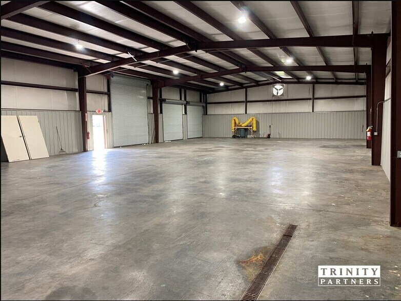 More Photos Of 10125 Farrow Rd, Blythewood Warehouse For Lease