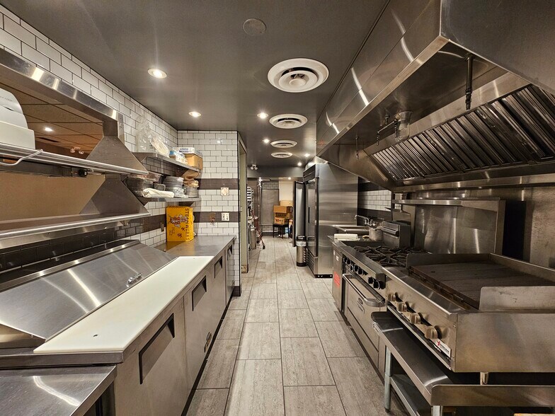 More Photos Of 3313 30 Av, Vernon Restaurant For Sale