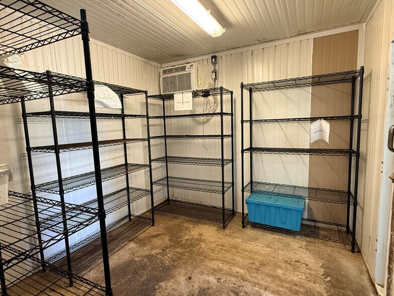 More Photos Of 1327 S Bay St, Eustis Freestanding For Lease
