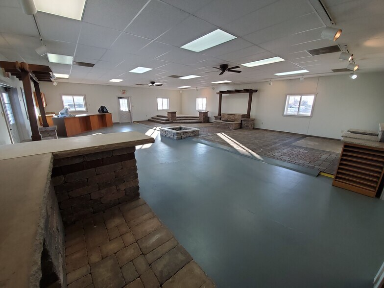 More Photos Of 1804 N Towanda Barnes Rd, Bloomington Flex For Lease
