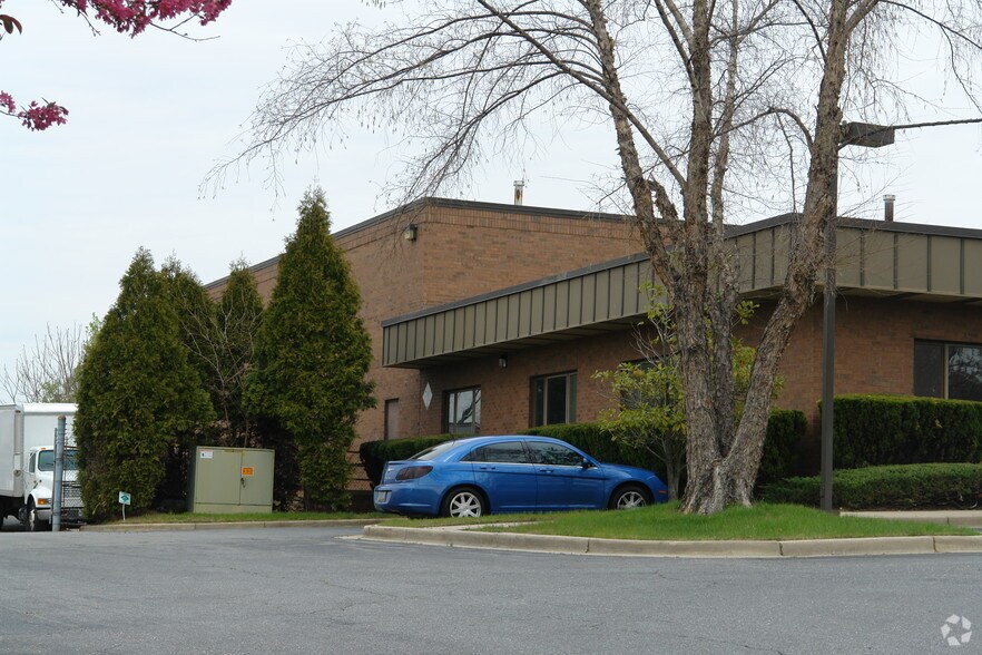 More Photos Of 9110 Edgeworth Dr, Capitol Heights Warehouse For Lease