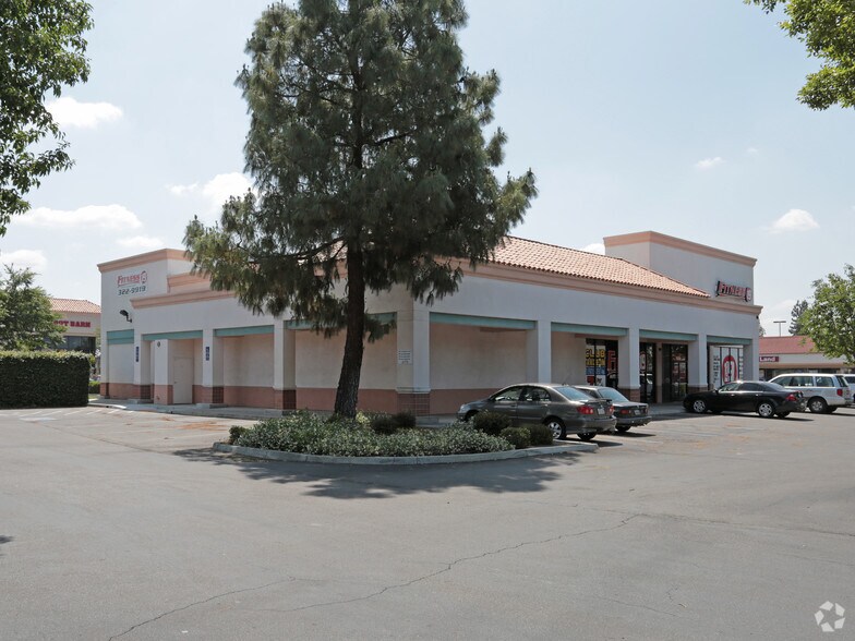 More Photos Of 323 W Shaw Ave, Clovis Unknown For Lease