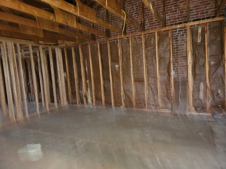 More Photos Of 115 S Hamilton St, Hillsboro Office For Sale