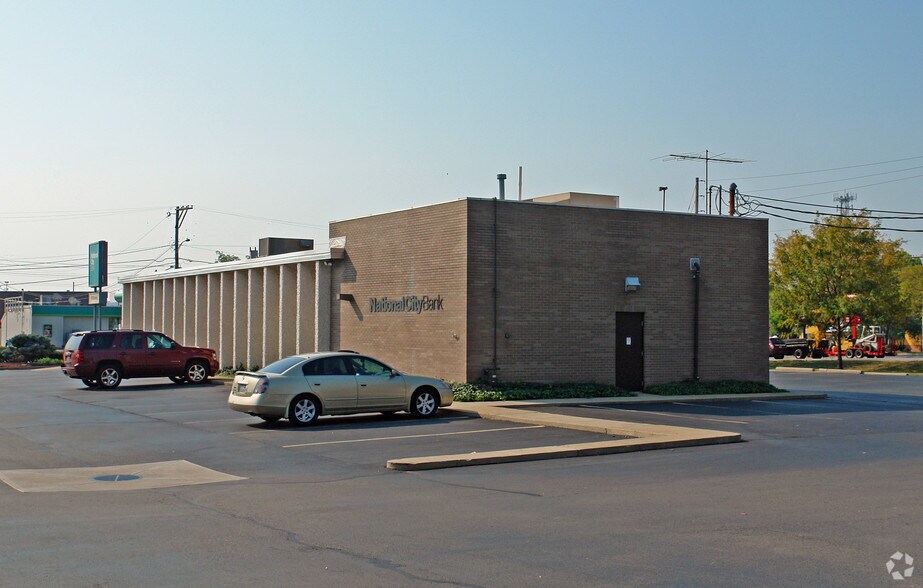 More Photos Of 721 E Dixie Dr, Dayton Bank For Lease