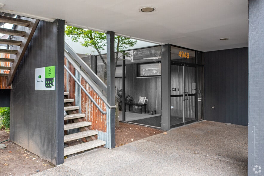 More Photos Of 4949 S MacAdam Ave, Portland Loft Creative Space For Sale