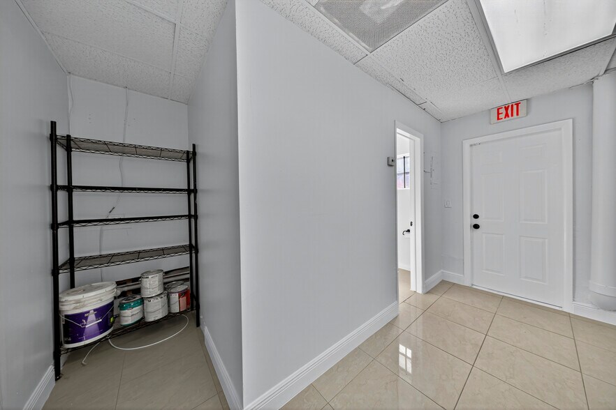 More Photos Of 1750 E Commercial Blvd, Fort Lauderdale Storefront For Lease