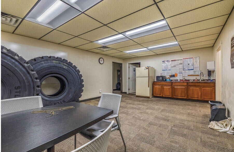 More Photos Of 3939 S Transport St, Boise Service For Lease