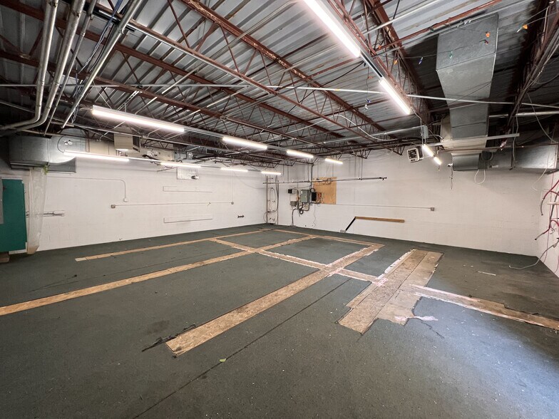 More Photos Of 4155 Old Sibley Memorial Hwy, Eagan Research And Development For Lease