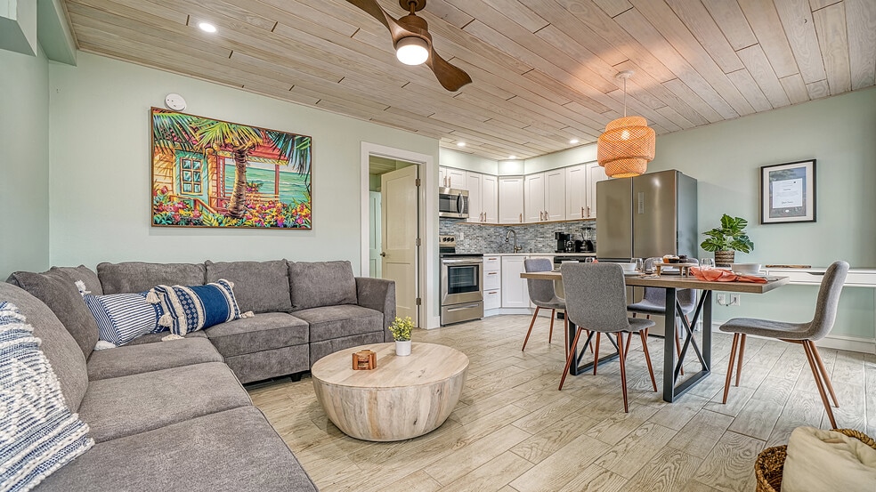 More Photos Of 104 Avenida Veneccia, Siesta Key Multifamily For Sale