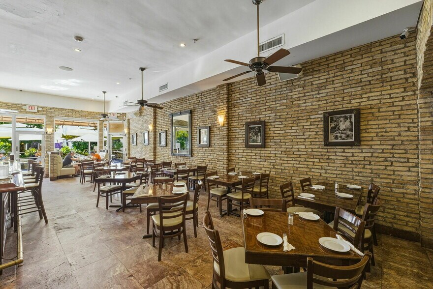 More Photos Of 529-533 Lincoln Rd, Miami Beach Storefront For Sale