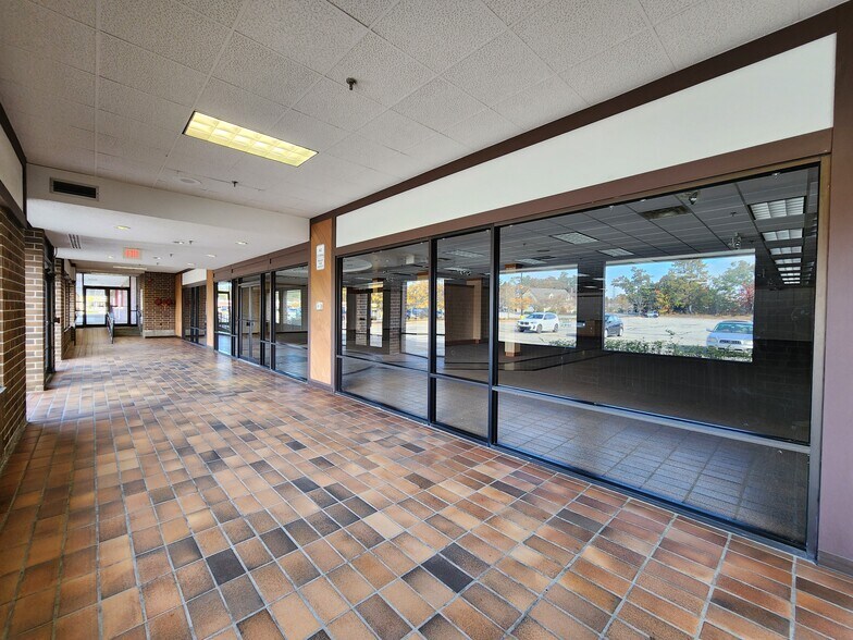 More Photos Of 770 Roosevelt Trl, Windham Unknown For Lease