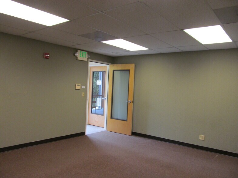 More Photos Of 3829-3843 NE Tillamook St, Portland Office For Lease