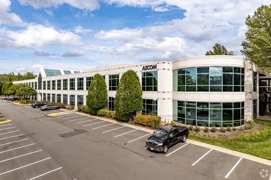 More Photos Of 13825 Sunrise Valley Dr, Herndon Office For Lease