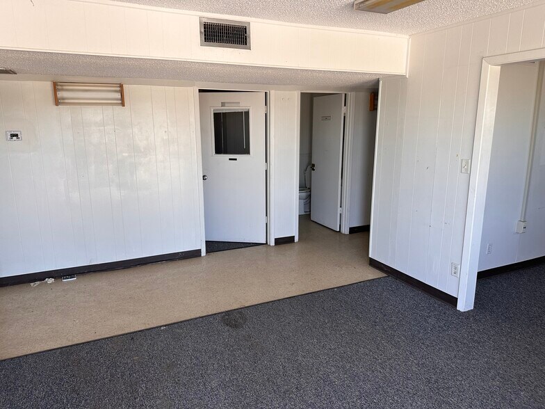 More Photos Of 2100 Industrial Blvd, Alice Warehouse For Sale