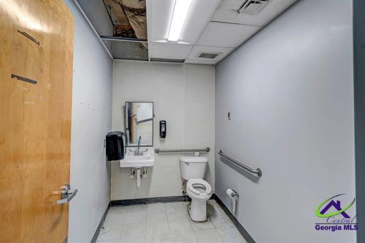 More Photos Of 114 Devaughn Ave, Montezuma Medical For Sale