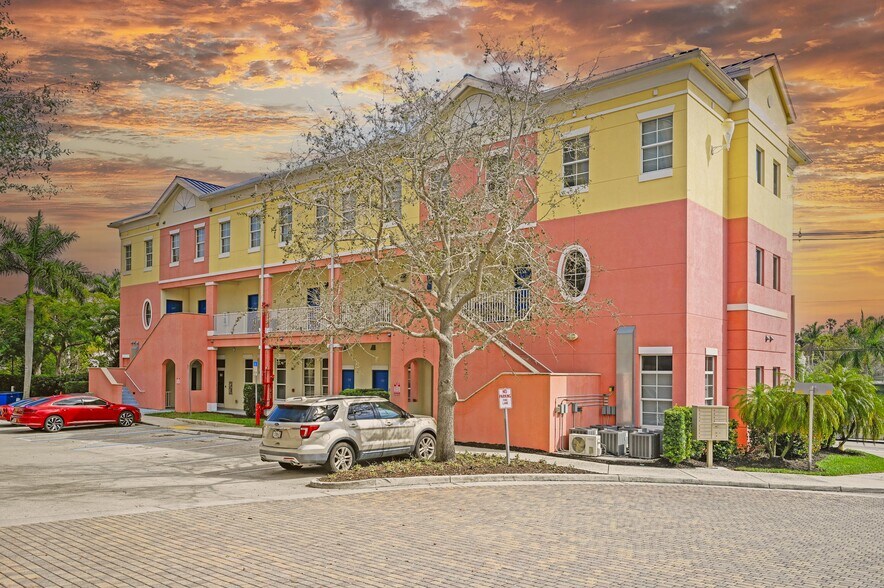 More Photos Of 2741-2747 First St, Fort Myers Apartments For Sale