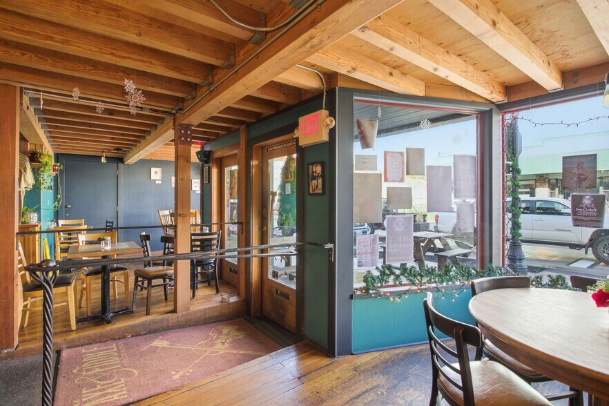 More Photos Of 657 E Main St, Cottage Grove Restaurant For Sale