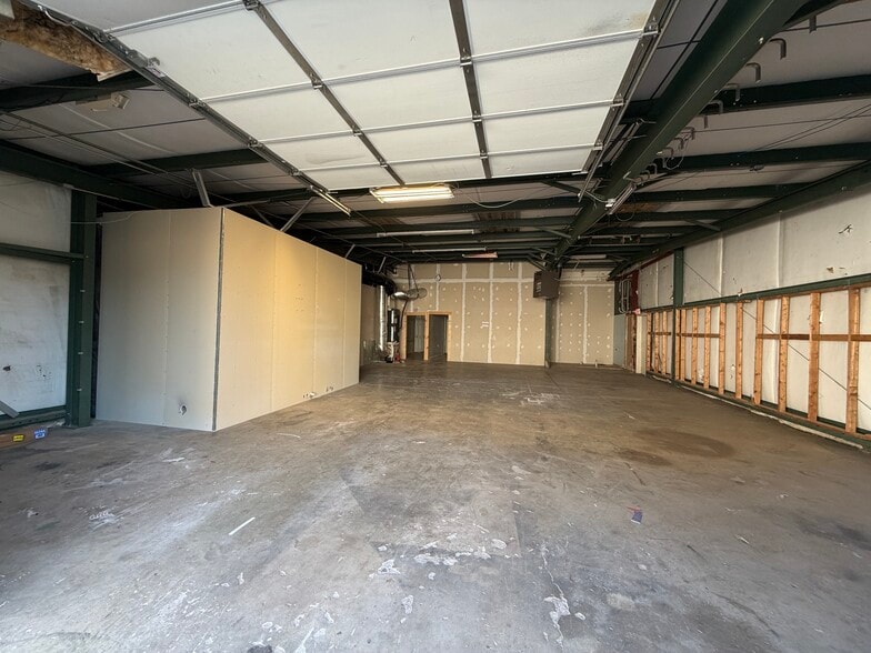 More Photos Of 139 New Hope Rd, Lawrenceville Warehouse For Sale