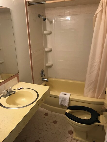 More Photos Of 3000 N Broadway St, Poteau Hotel For Sale