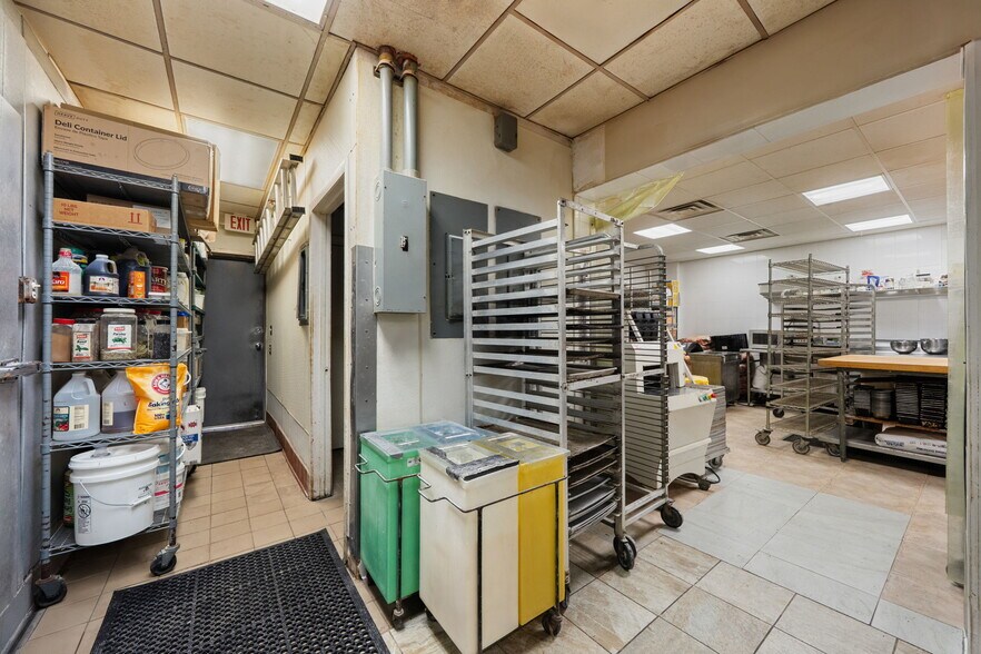 More Photos Of 2909-2911 E Commercial Blvd, Fort Lauderdale Storefront Retail Residential For Sale