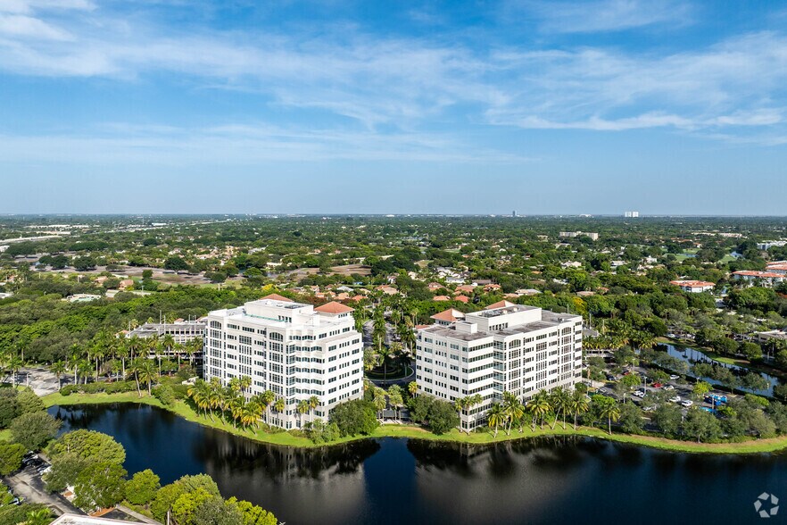 More Photos Of 900 S Pine Island Rd, Plantation Office For Lease
