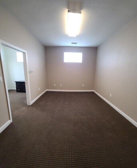 More Photos Of 7910 N Tamiami Trl, Sarasota Office For Lease
