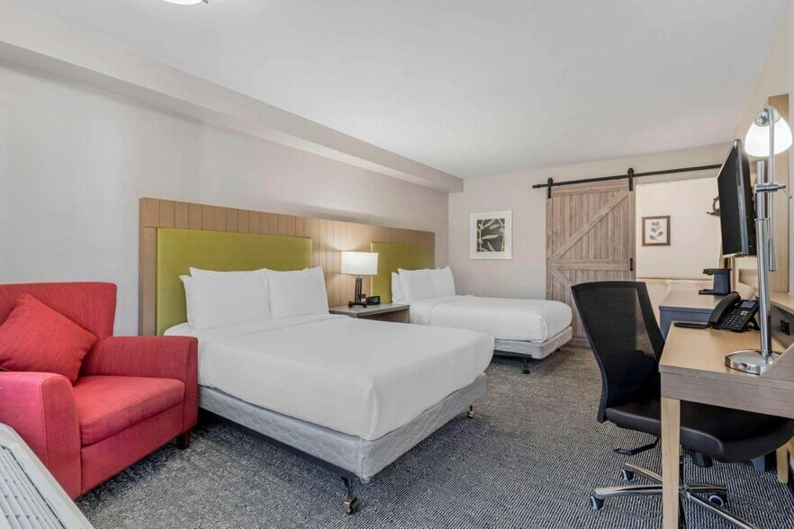 More Photos Of 1000 Admiral Callaghan Ln, Vallejo Hotel For Sale