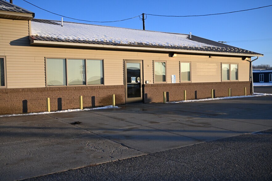 Primary Photo Of 405 Meeker Ave E, Eden Valley Freestanding For Lease