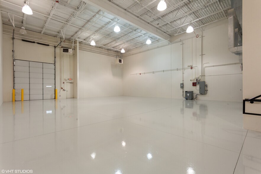 More Photos Of 475 Quadrangle Dr, Bolingbrook Warehouse For Lease