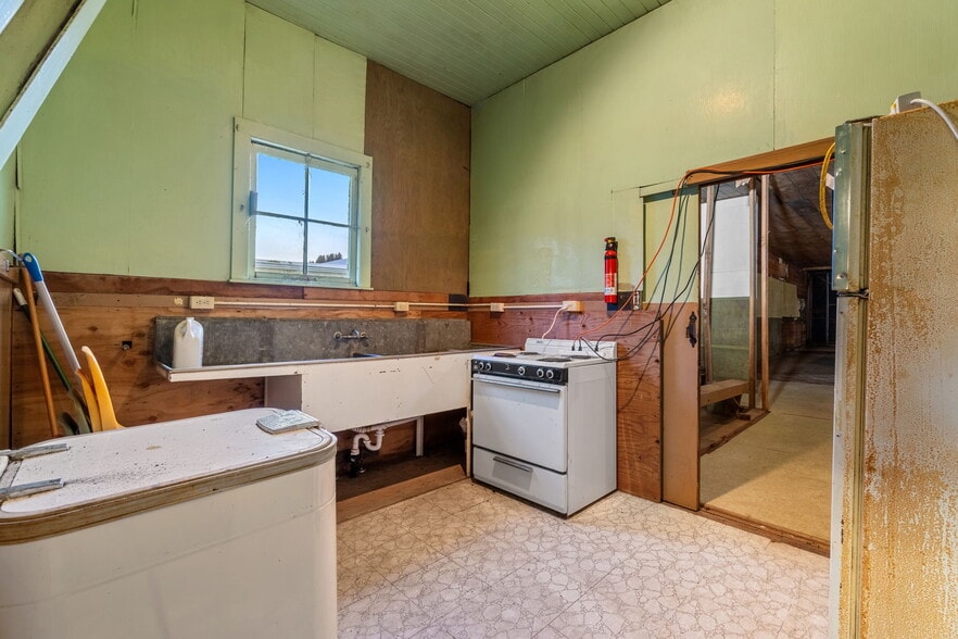 More Photos Of 121452 State Hwy 101, Orick Office For Sale