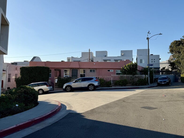 Primary Photo Of 1126 White Knoll Dr, Los Angeles Apartments For Sale