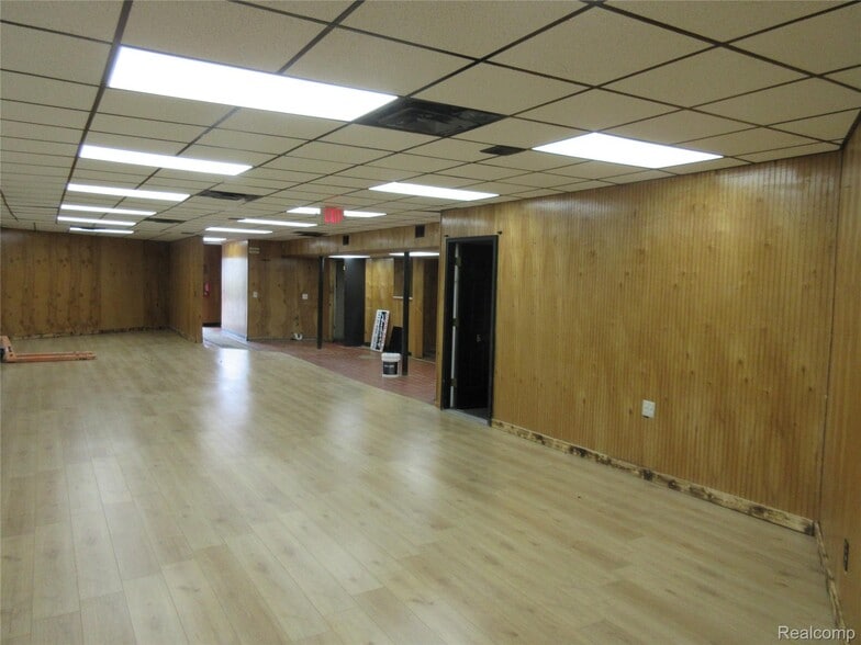 More Photos Of 21665 Groesbeck Hwy, Warren Office For Sale