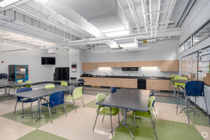 More Photos Of 180 W Ostend St, Baltimore Office For Lease