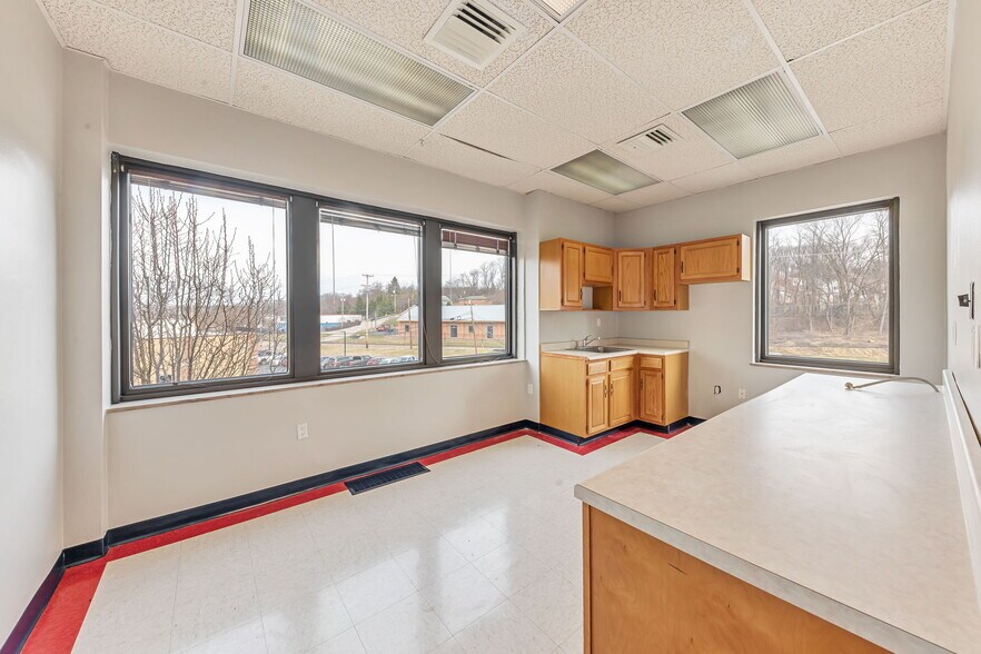 More Photos Of 150 Hillside Dr, Bethel Park Office For Lease