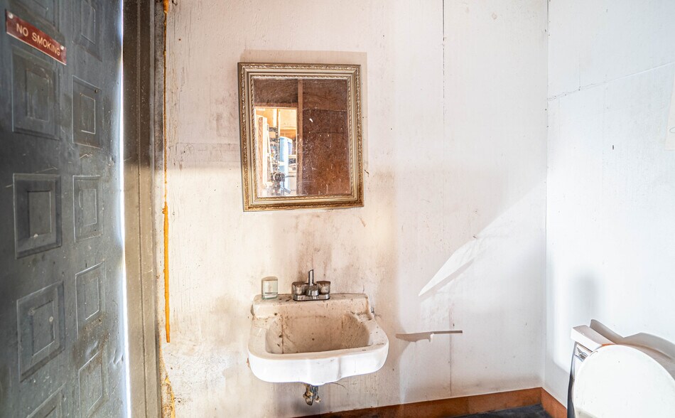 More Photos Of 180 Dr J A Wiltshire Ave E, Lake Wales Warehouse For Sale