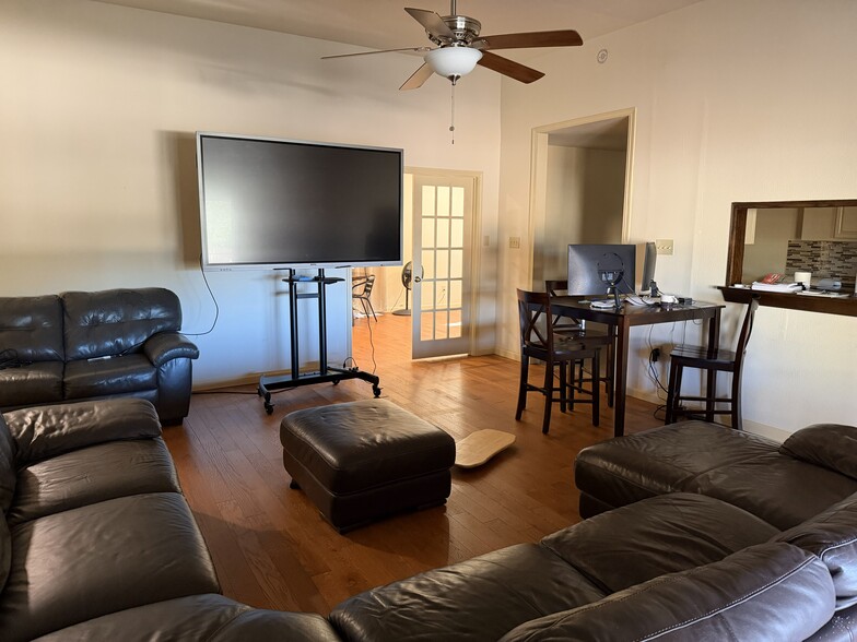 More Photos Of 1030 Canyon Bend Dr, Dripping Springs Industrial For Lease