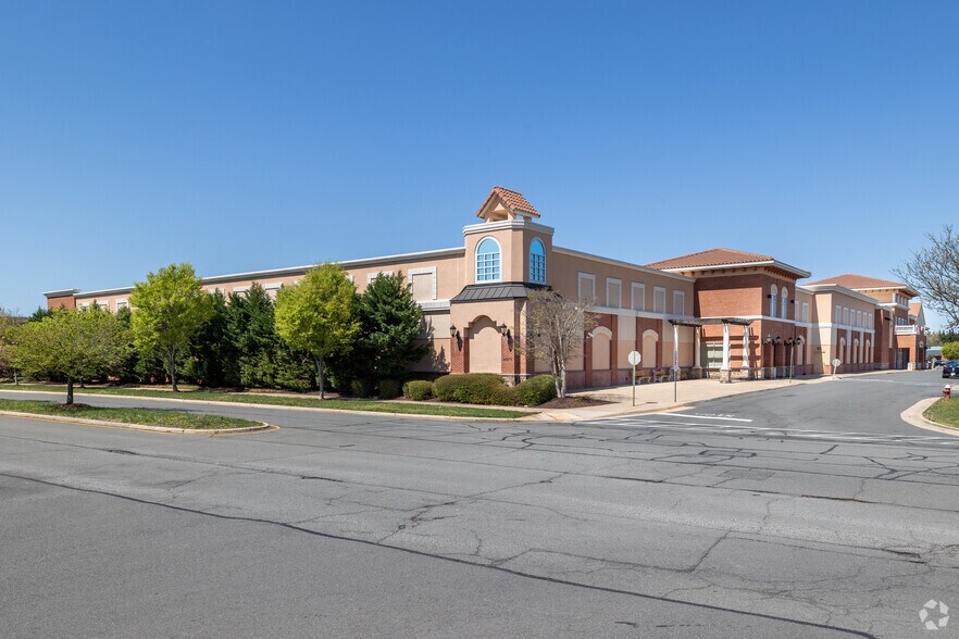 More Photos Of 43670 Greenway Corporate Dr, Ashburn General Retail For Lease