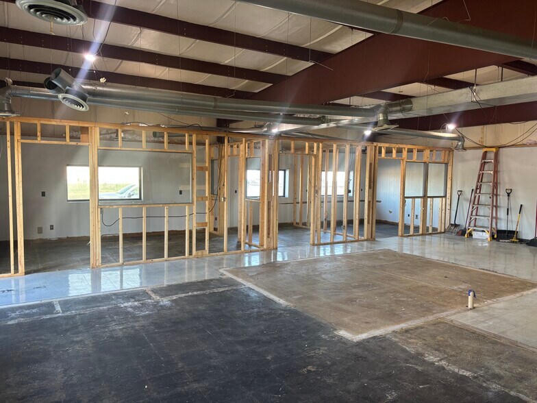 More Photos Of 354 Civic Rd, La Salle Flex For Lease