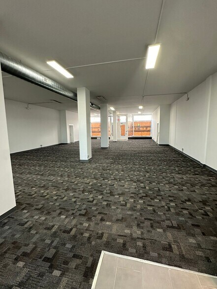 More Photos Of 6108 W Cermak Rd, Cicero Storefront For Lease