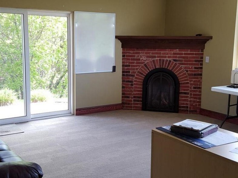 More Photos Of 151 Saint Andrews Ct, Mankato Office For Lease